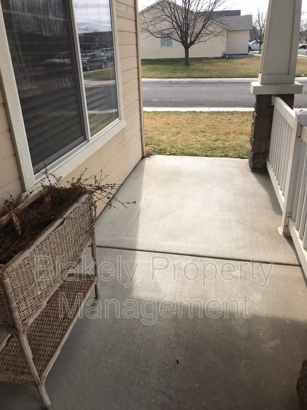 Nampa House: 72 N. Pleasant Hill Dr.