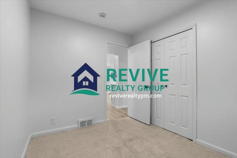 Roseville House: 28059 Floral Street