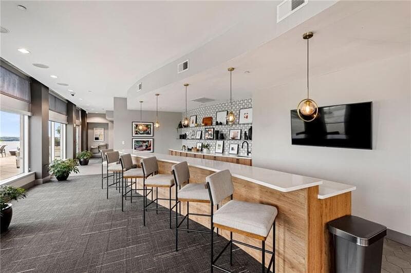 Atlanta Condo: 250 Pharr Road Northeast