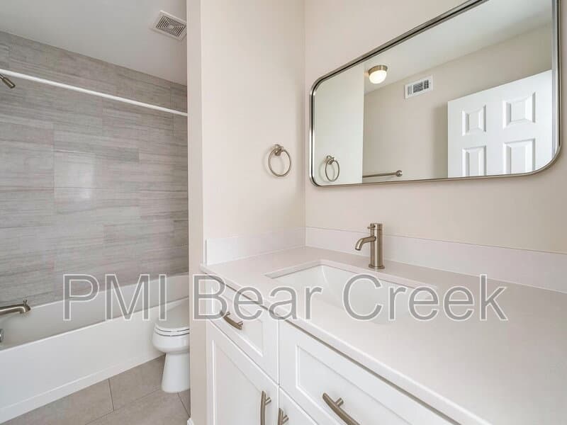 Houston Condo: 1824 Thonig Road