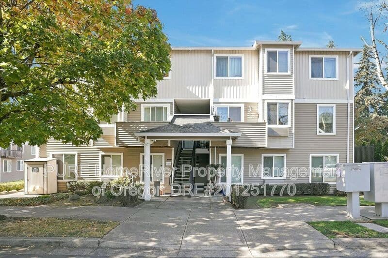 Portland House: 141 NE 147th Ave