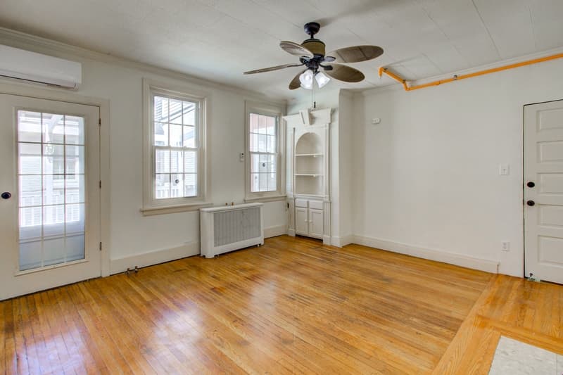 Columbia House: 513 Locust Street