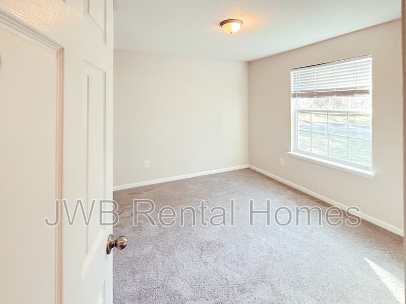 Jacksonville House: 10507 Oak Crest Dr