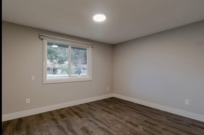 Vancouver House: 1420 Northeast 142nd Avenue