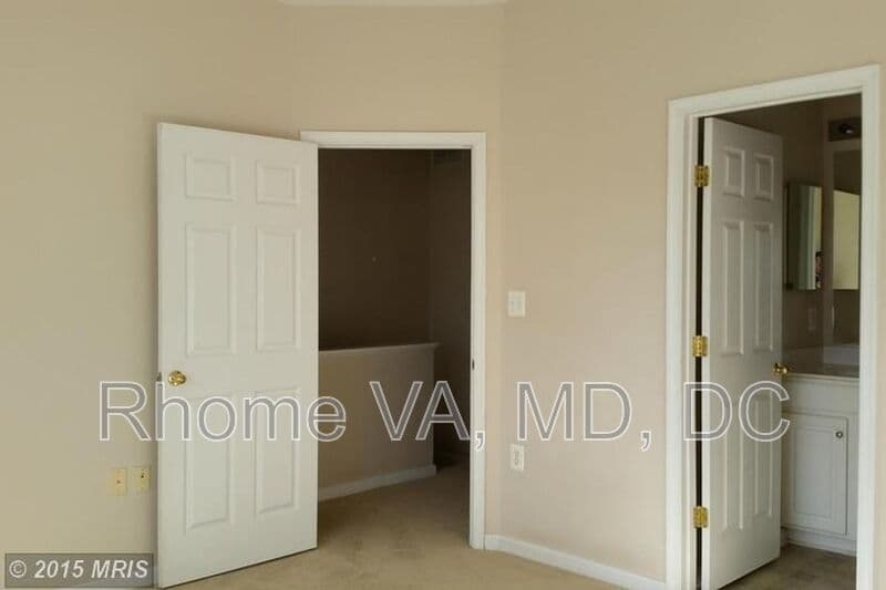 Ashburn Townhome: 21792 Dragon's Green Square
