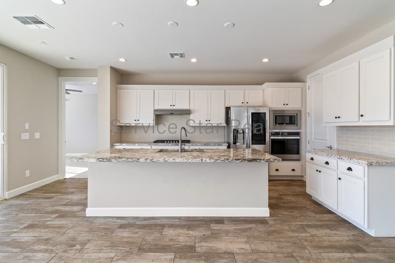 Surprise House: 17171 W Thousand Oaks St