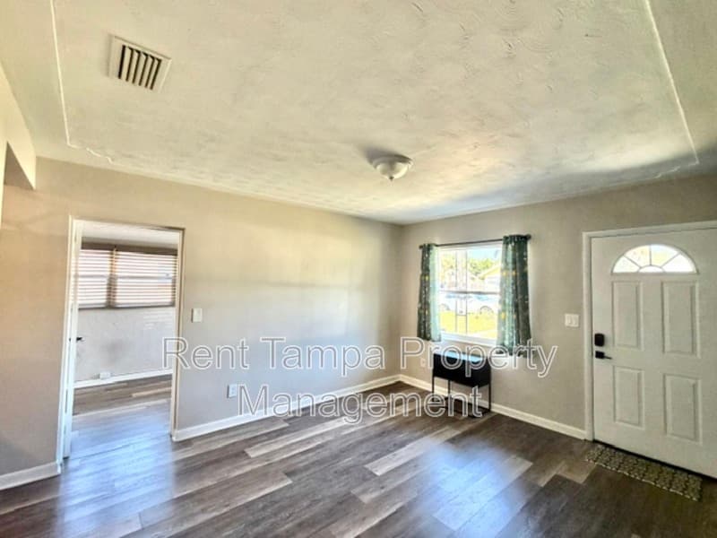 St. Petersburg House: 1635 40th Street South
