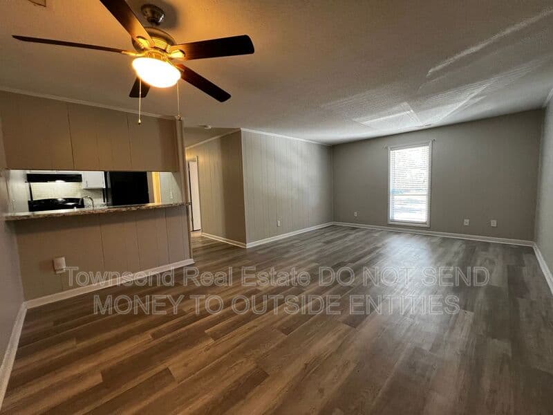 Fayetteville House: 5853-H Century Oaks Drive