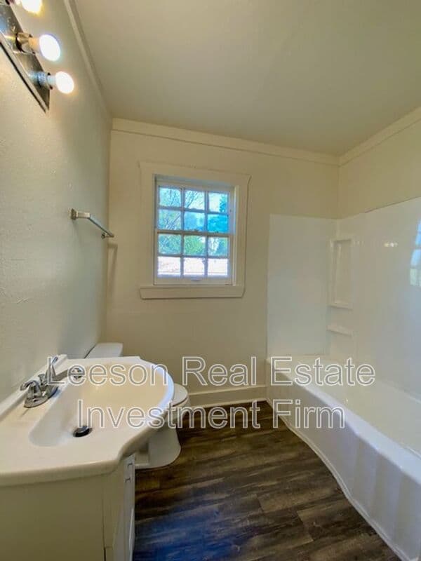 Shreveport House: 3136 Blanchard Road