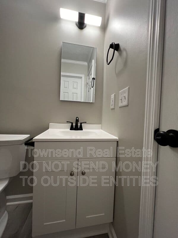 Fayetteville House: 5858-B Century Oaks Drive