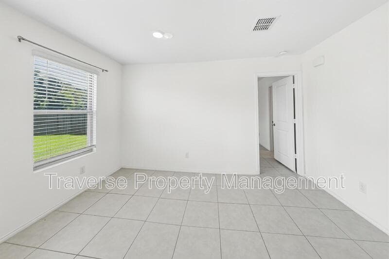 Azle House: 1380 Beach Dr
