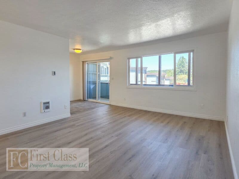 TIGARD Condo: 12345 SW HALL BLVD