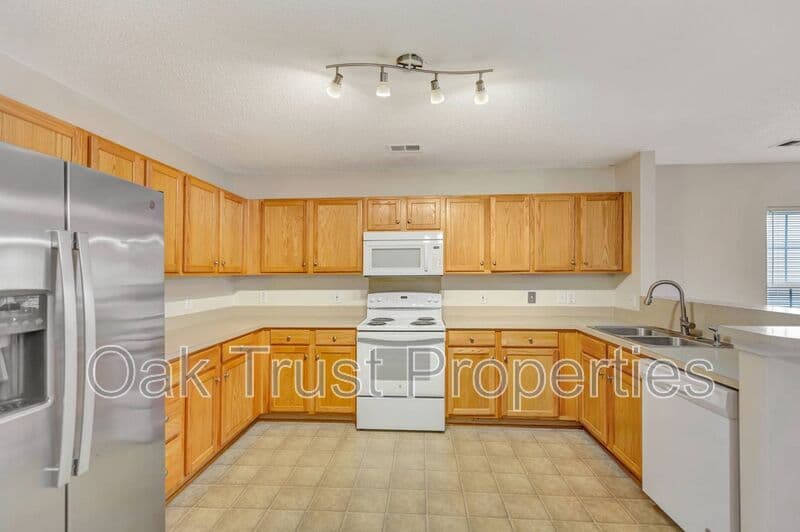 Ladson House: 1053 Friartuck Trail