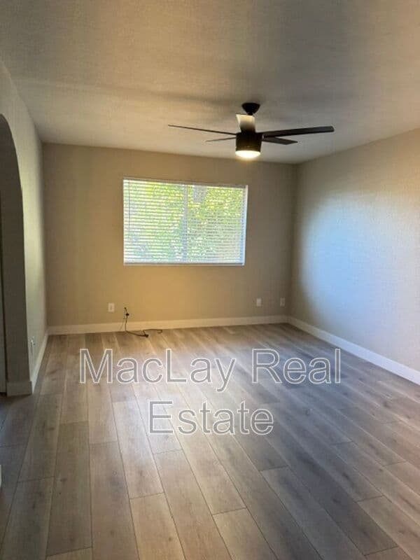 Glendale House: 4634 W Wagoner rd