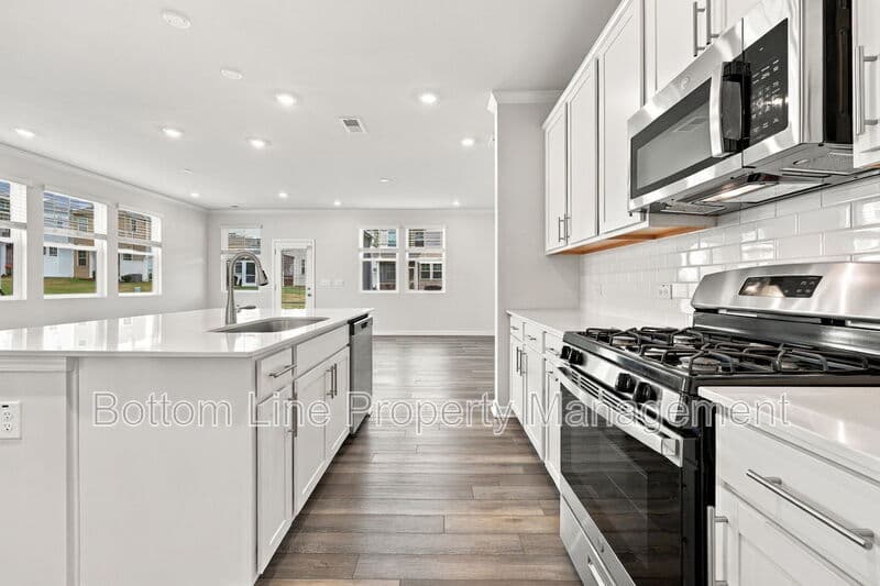 Durham Townhome: 5811 Woodlawn Dr