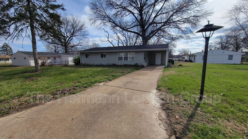 Saint Louis House: 4204 Beauty Lane