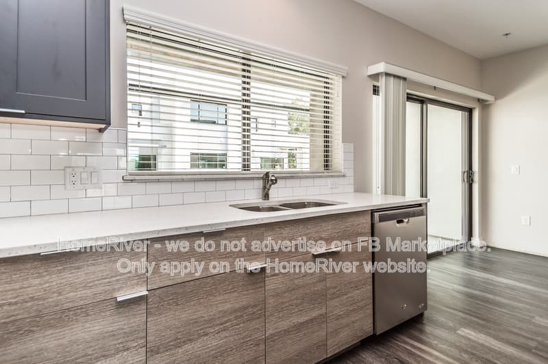 Tempe Townhome: 1000 W 5th St