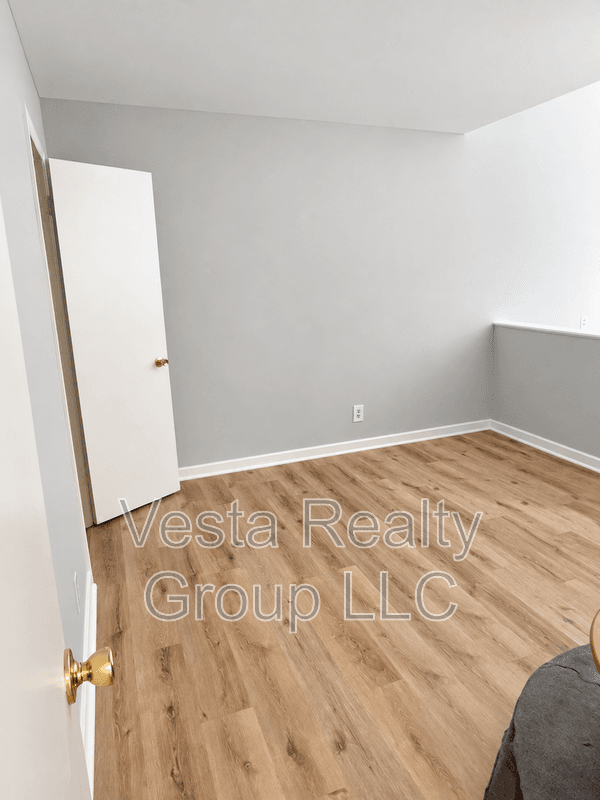 Morrow House: 6108 Deerfield Ct
