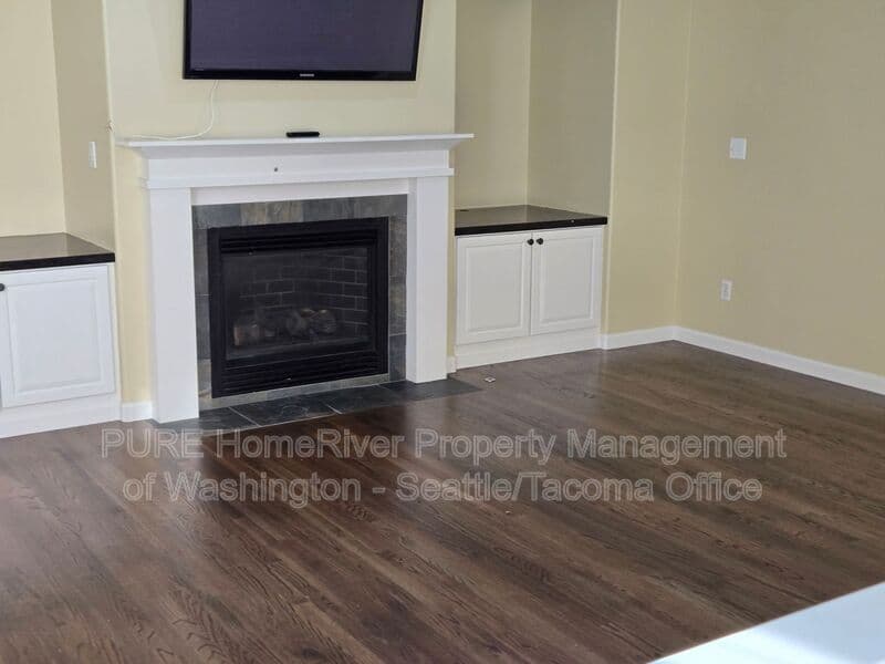 Auburn House: 5316 S 282nd Way