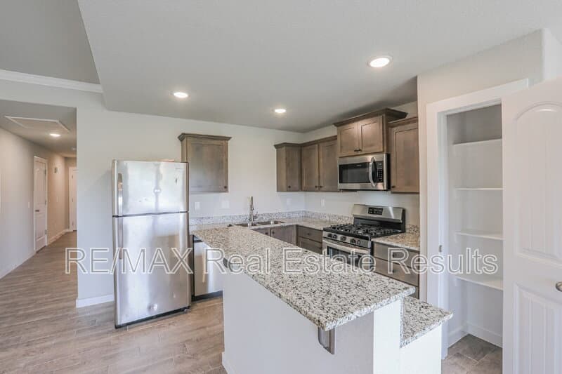 Centerton Condo: 480 Rama St