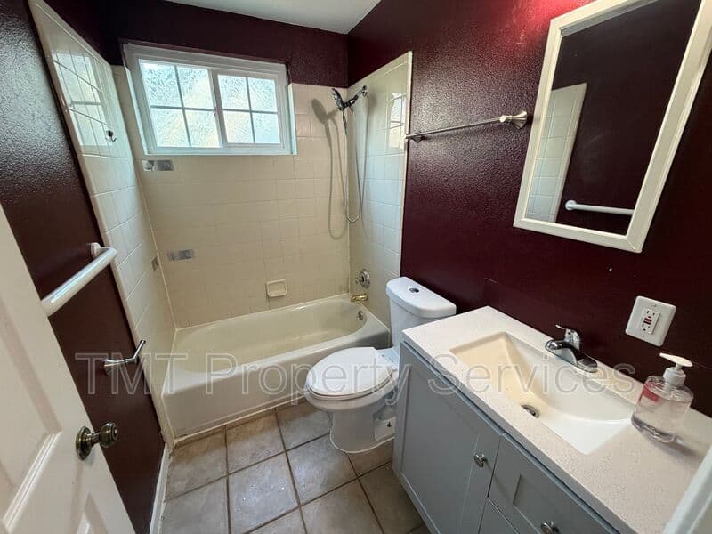 Sacramento House: 5101 North Pkwy