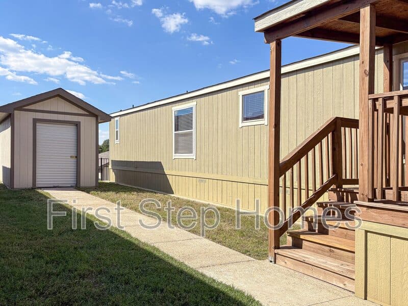 Tyler House: 618 San Rafael St