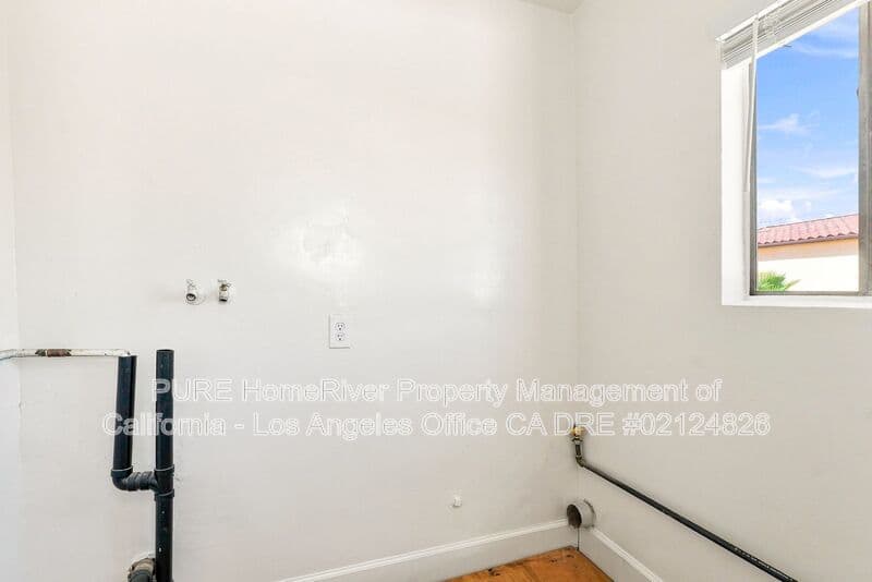 Gardena House: 1433 W 145th Street
