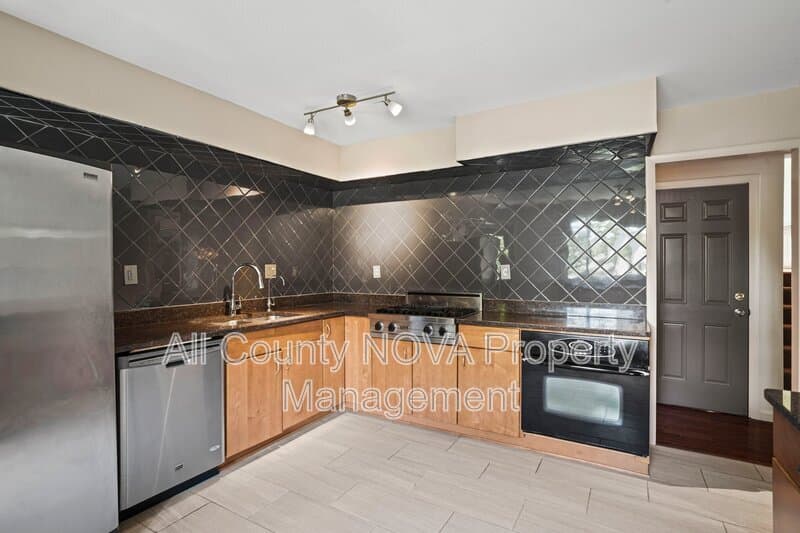 Bethesda House: 6428 Earlham Dr