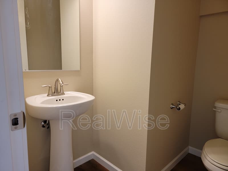 Bend House: 62727 Hawkview Rd