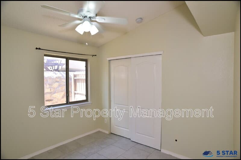 El Paso House: 14325 Island Point Drive