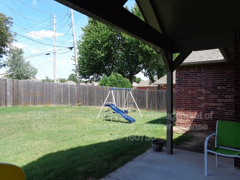 Broken Arrow House: 1012 W Fargo Ln