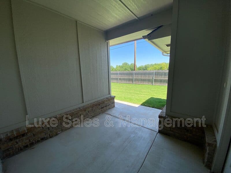 Okahoma City House: 8000 NW 110th Dr