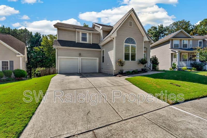 Apex House: 1412 Willow Leaf Way