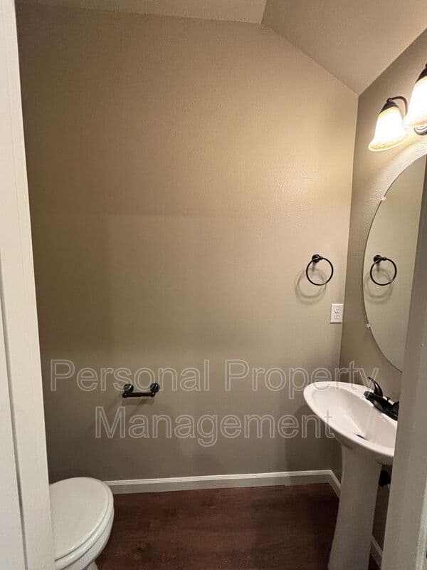 Vancouver House: 3303 NE 43rd Pl