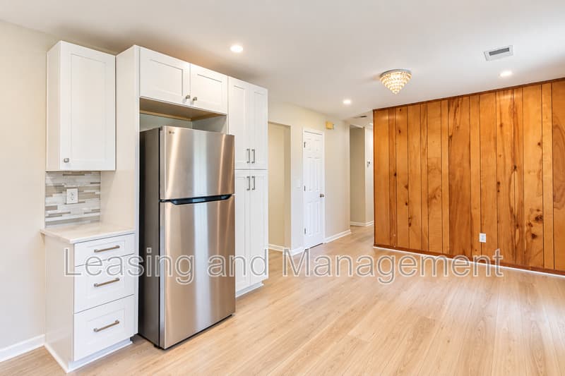 Charleston House: 305 Millcreek Drive