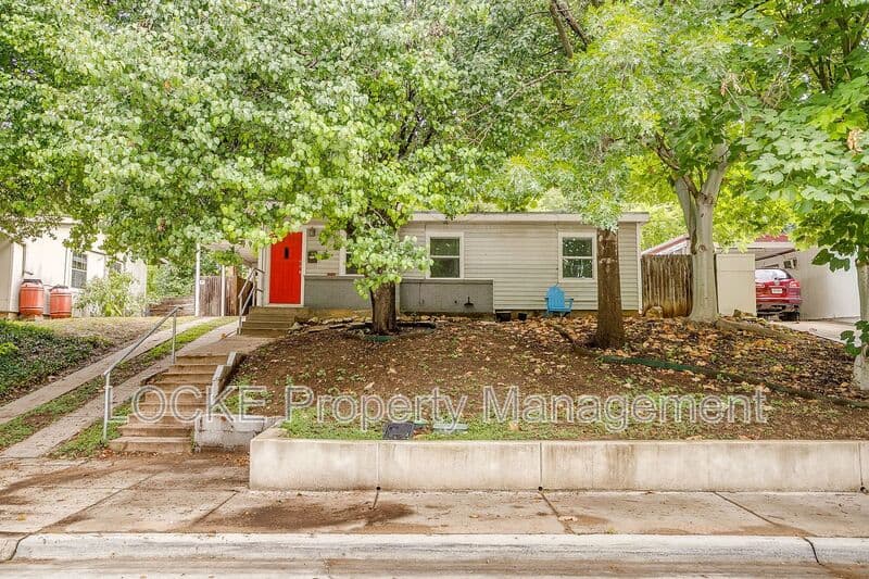 Fort Worth House: 3808 Bryce Ave