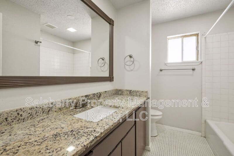 Fort Worth House: 4913 Westlake Drive