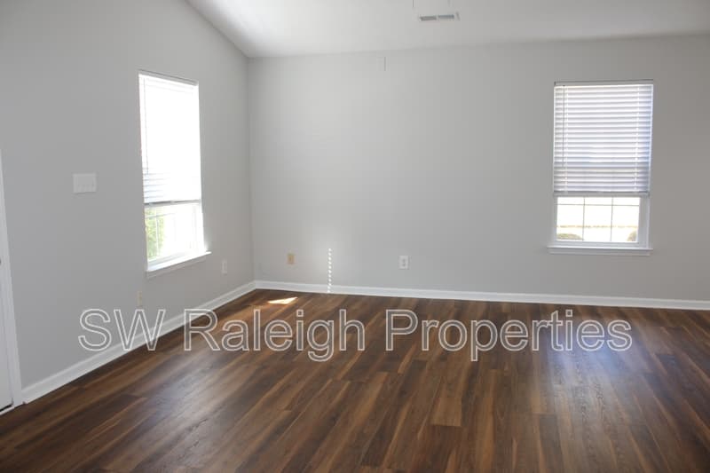 Apex House: 312 Evening Star Drive