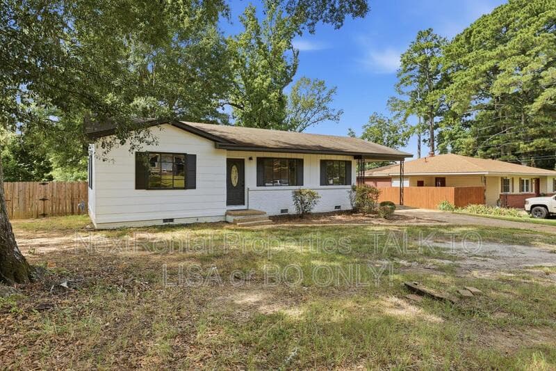 Pearl House: 2033 Carolyn Lane