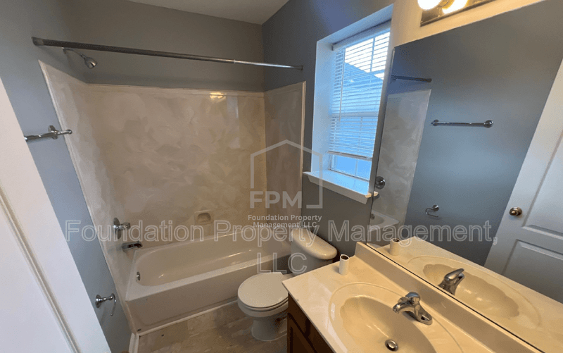 Memphis House: 9115 Cinderhill Cove West