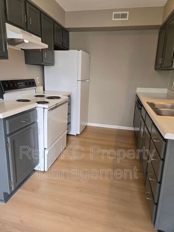 Smithville Condo: 208 W. Main Street
