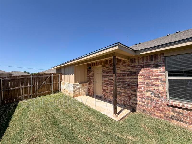 Belton Townhome: 1044B Edwards Dr