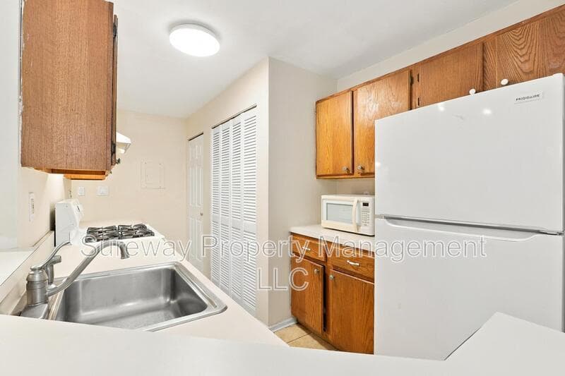 Monmouth Junction Condo: 4242 Bayberry Court
