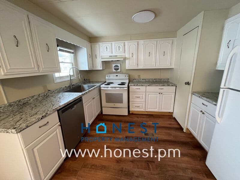 Augusta House: 146 Sewall Street