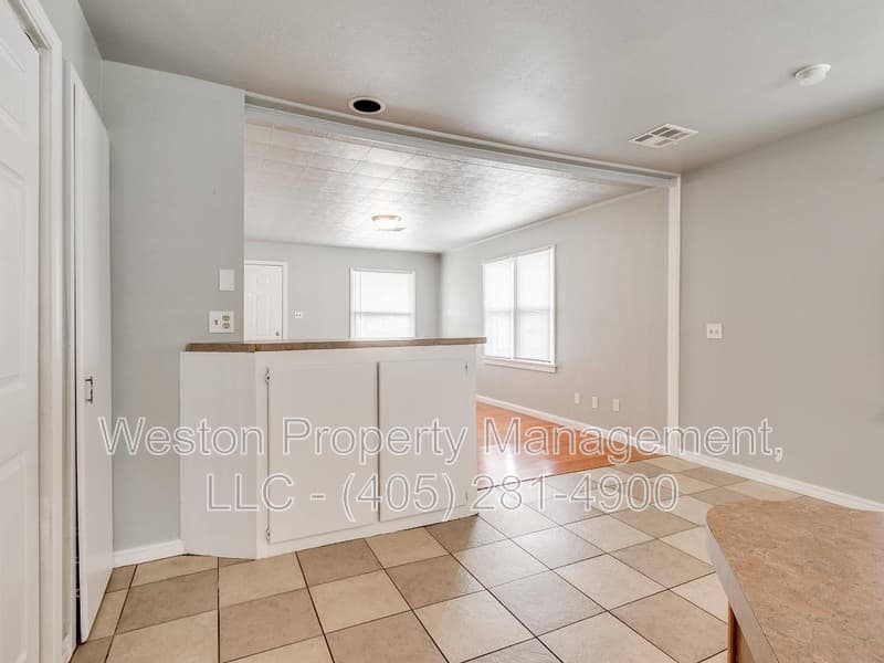 Midwest City House: 109 East Myrtle Drive