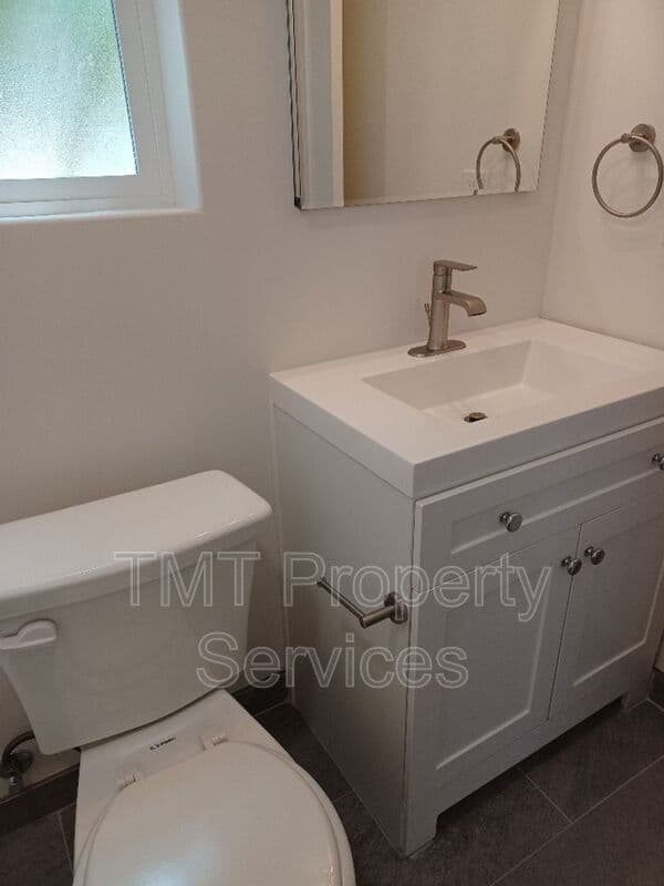 Atascadero House: 5915 Gran Paseo Way