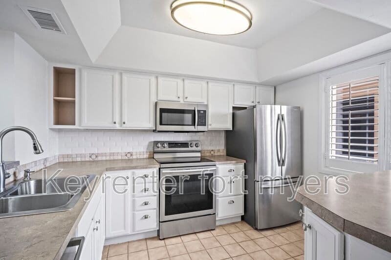 Fort Myers Beach House: 894 Buttonwood Dr