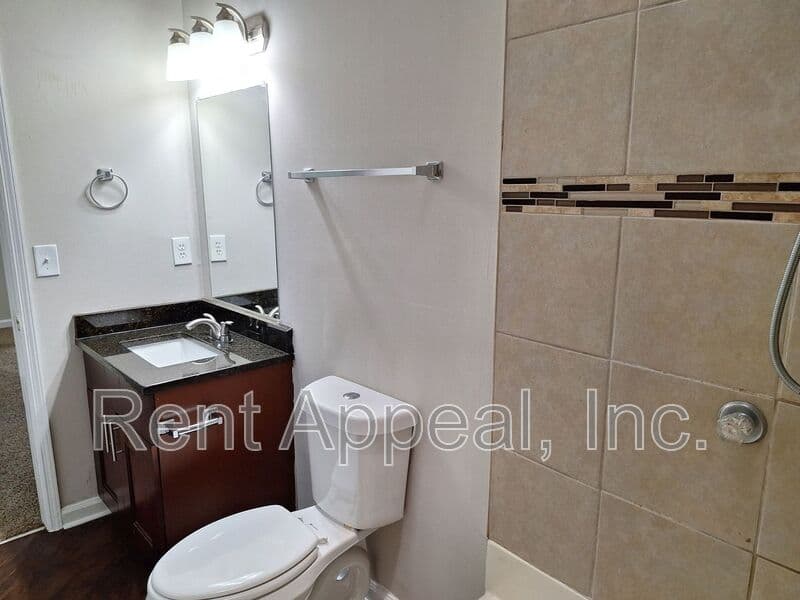 Decatur House: 3839 Valpariso Cir