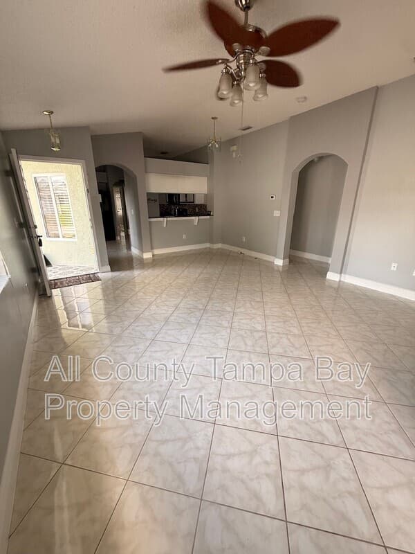 Riverview House: 11747 Lynmoor Dr