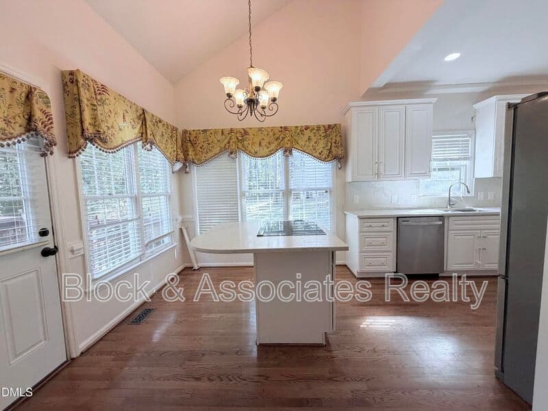 Benson House: 144 Peach Orchard Dr